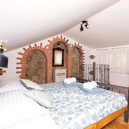 Old Split-two Sisters Appartement *