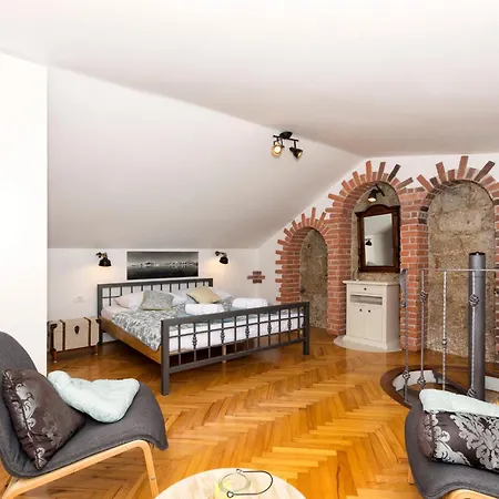 Old Split-two Sisters Appartement Split