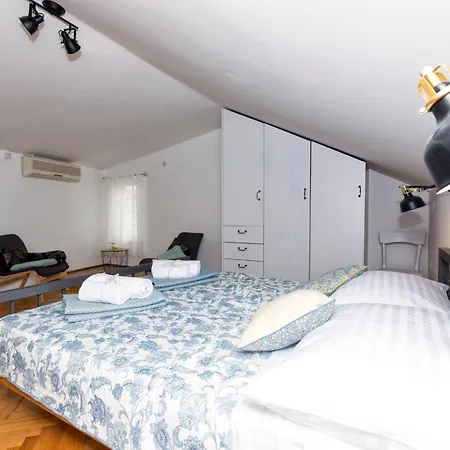 Old Split-two Sisters Appartement *